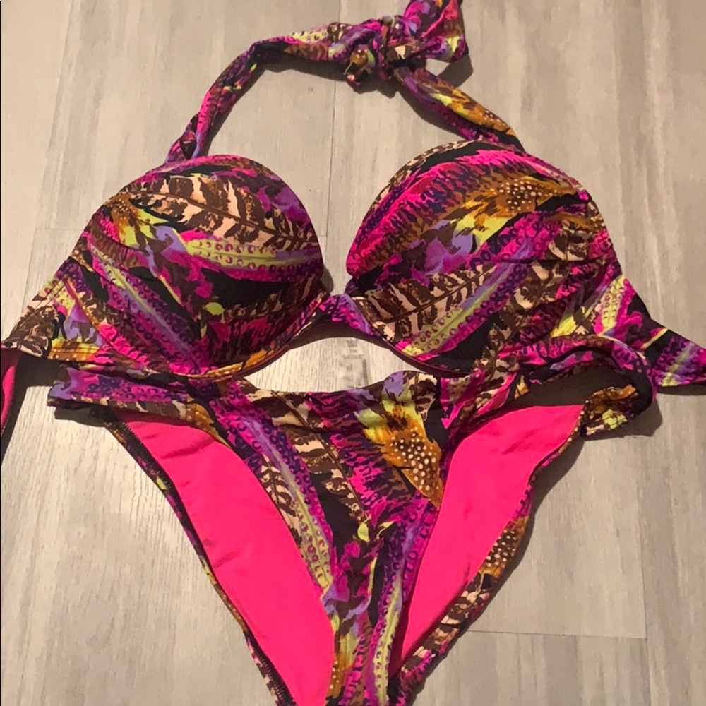 Beautiful Victoria secret bombshell Bikini Set!